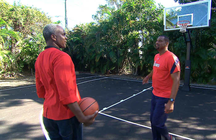 charles-oakley-jayson-williams-hoops.jpg